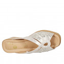 Mule pour femmes en cuir imprimé lame platine et daim beige avec pois imprimé platine talon compensé 6 - Pointures disponibles:  42, 43, 44, 45