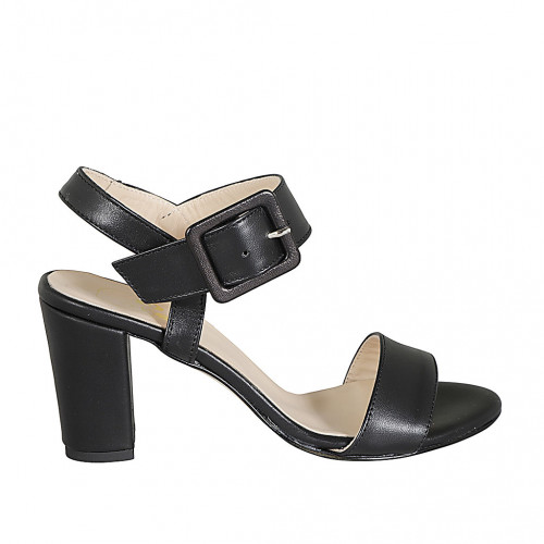 Woman's sandal with buckle in black...