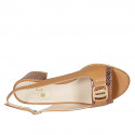 Sandale pour femmes avec accessoire en cuir cognac et cuir verni imprimé lamé cuivre talon 5 - Pointures disponibles:  32, 34, 42, 43, 44, 45