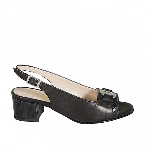 Sandalia para mujer con accesorio en piel negra y charol estampado laminado tacon 5 - Tallas disponibles:  32, 33, 34, 43, 44, 45