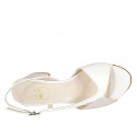 Sandale pour femmes en cuir blanc et daim imprimé lamé platine talon 5 - Pointures disponibles:  32