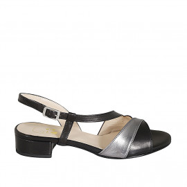 Woman's sandal in black and...