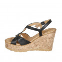 Sandale pour femmes en cuir noir avec bandes croisés plateforme et talon compensé 9 - Pointures disponibles:  32