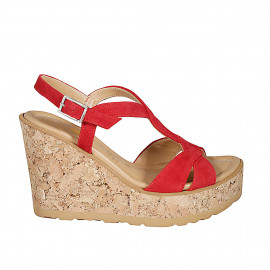 Sandale pour femmes en daim rouge avec bandes croisés plateforme et talon compensé 9 - Pointures disponibles: 31