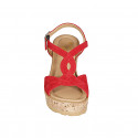 Sandalia para mujer en gamuza roja con tiras cruzadas y con plataforma y cuña 9 - Tallas disponibles:  31, 32, 33, 34
