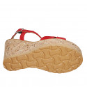 Sandale pour femmes en daim rouge avec bandes croisés plateforme et talon compensé 9 - Pointures disponibles:  31, 32, 33, 34