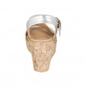 Sandale pour femmes avec courroie croisée en cuir lamé argent et daim avec imprimé argent pois plateforme et talon compensé 9 - Pointures disponibles:  33