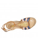 Sandale avec courroie pour femmes en cuir cognac, rose et bleu avec goujons dorés et platforme et talon compensé 9 - Pointures disponibles:  32, 34