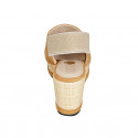 Sandale pour femmes en daim cognac avec goujons, bande elastique et talon compensé 7 - Pointures disponibles:  42, 43, 44, 45