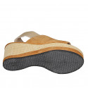 Sandale pour femmes en daim cognac avec goujons, bande elastique et talon compensé 7 - Pointures disponibles:  42, 43, 44, 45