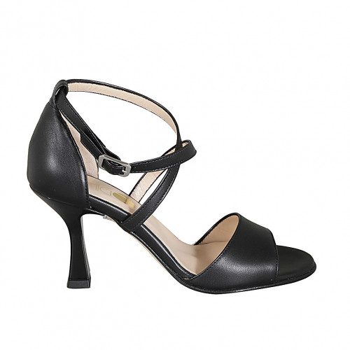 Chaussure ouverte pour femmes en cuir noir avec courroie croisé talon 8 - Pointures disponibles:  32, 33, 34, 42, 43, 44, 46