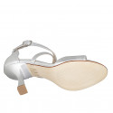 Chaussure ouverte pour femmes en cuir lamé argent avec courroie croisé talon 8 - Pointures disponibles:  42, 43, 44, 45, 46
