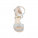 Chaussure ouverte pour femmes en cuir lamé argent avec courroie croisé talon 8 - Pointures disponibles:  42, 43, 44, 45, 46