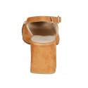 Decolté aperta dietro a punta da donna in camoscio cuoio con accessorio oro tacco 6 - Misure disponibili: 42, 44, 45, 46