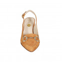 Decolté aperta dietro a punta da donna in camoscio cuoio con accessorio oro tacco 6 - Misure disponibili: 42, 44, 45, 46