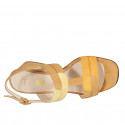 Sandale pour femmes avec double bandes en deux tones en daim cognac, jaune et orange talon 6 - Pointures disponibles:  32, 33, 43, 44, 45, 46