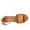 Zapato abierto para mujer con cinturon y plataforma en piel cognac cuña 7 - Tallas disponibles:  32, 33, 34, 43, 44