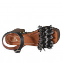 Sandale pour femmes avec courroie, plateforme, franges et goujons en cuir, daim noir et raphia gris talon 8 - Pointures disponibles:  45