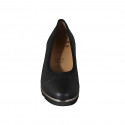 Escarpin pour femmes avec semelle amovible et bout droit en cuir perforé noir talon compensé 4 - Pointures disponibles:  31, 42