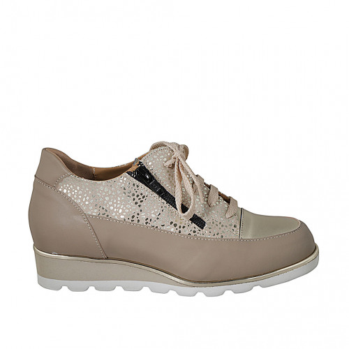 Woman's laced shoe with removable insole and zipper in taupe and platinum leather and platinum printed beige suede wedge heel 3 - Available sizes:  31, 32, 34, 42, 43, 45