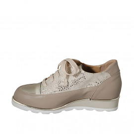 Scarpa stringata da donna con plantare estraibile e cerniera in pelle taupe e platino e camoscio beige stampato platino zeppa 3 - Misure disponibili: 31 2