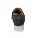 Mocassin pour femmes avec accessoire argent et semelle amovible en cuir perforé noir et cuir verni noir talon compensé 4 - Pointures disponibles:  31, 44, 45