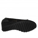 Escarpin pour femmes avec semelle amovible et accesoire d'or en cuir noir et daim perforé noir talon compensé 6 - Pointures disponibles:  31, 42