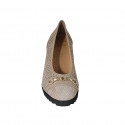 Escarpin pour femmes avec semelle amovible et accesoire d'or en cuir beige et daim perforé beige talon compensé 6 - Pointures disponibles:  31, 34, 42, 45