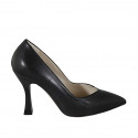 Woman's pointy pump shoe with V-cut in black leather heel 9 - Available sizes:  31, 33, 42, 45