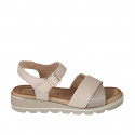 Sandale pour femmes en cuir rose et imprimé lamé platine avec courroie talon compensé 3 - Pointures disponibles:  32, 45