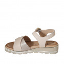 Sandale pour femmes en cuir rose et imprimé lamé platine avec courroie talon compensé 3 - Pointures disponibles:  32, 45