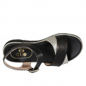 Sandalia con cinturon para mujer en piel negra y imprimida laminada platino cuña 3 - Tallas disponibles:  32, 33