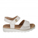 Sandale pour femmes avec fermeture velcro et goujon en cuir blanc et cuir imprimé platine talon compensé 3 - Pointures disponibles:  32, 33, 42, 43, 44, 45