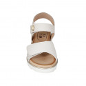 Sandale pour femmes avec fermeture velcro et goujon en cuir blanc et cuir imprimé platine talon compensé 3 - Pointures disponibles:  32, 33, 42, 43, 44, 45