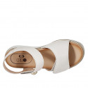 Sandale pour femmes avec fermeture velcro et goujon en cuir blanc et cuir imprimé platine talon compensé 3 - Pointures disponibles:  32, 42