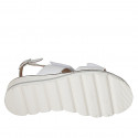 Sandale pour femmes avec fermeture velcro et goujons en cuir blanc avec talon compensé 4 - Pointures disponibles:  32, 42, 43, 44, 45, 46