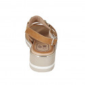 Sandalo da donna con accessorio in pelle color cuoio zeppa 4 - Misure disponibili: 42, 44, 46
