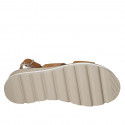 Sandalo da donna con accessorio in pelle color cuoio zeppa 4 - Misure disponibili: 42, 44, 46