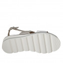 Sandale pour femmes avec accessoire en cuir blanc et gris talon compensé 4 - Pointures disponibles:  33, 43, 44, 45, 46