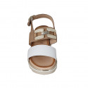 Sandale pour femmes avec accessoire en cuir beige et blanc talon compensé 4 - Pointures disponibles:  32, 34, 42, 43, 44, 45, 46