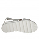 Sandalo da donna in pelle stampata e laminata argento zeppa 4 - Misure disponibili: 44, 45