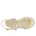 Sandalo da donna con strass di cristalli dorati in pelle laminata platino tacco 6 - Misure disponibili: 32, 33, 34, 42, 43, 44, 45, 46