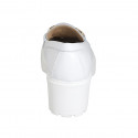 Mocassin pour femmes en cuir blanc avec chaîne talon 5 - Pointures disponibles:  43, 44