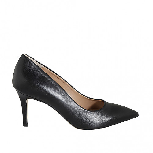 Women's pointy pump shoe in black...