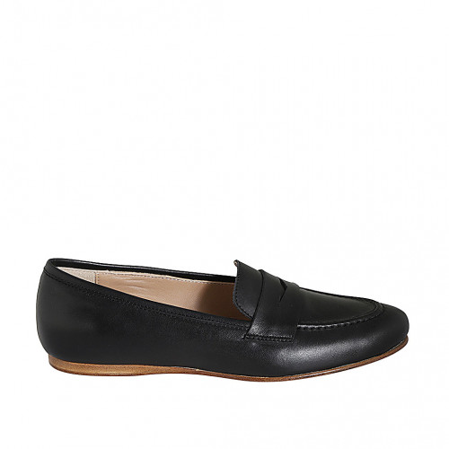 Woman's loafer in black leather wedge...