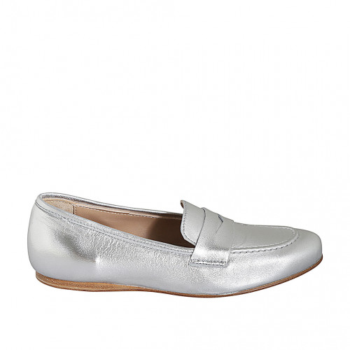 Woman's loafer in silver laminated...