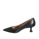 Woman's pointy pump in black leather with spool heel 5 - Available sizes:  32, 33, 43, 45, 46