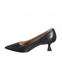 Zapato a punta para mujer en piel negra con tacon carrete 5 - Tallas disponibles:  32, 33, 43, 45, 46