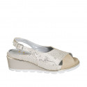 Sandale pour femmes avec semelle amovible en cuir beige et daim beige imprimé platine talon compensé 5 - Pointures disponibles:  33, 45
