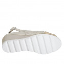 Sandale pour femmes avec semelle amovible en cuir beige et daim beige imprimé platine talon compensé 5 - Pointures disponibles:  33, 45
